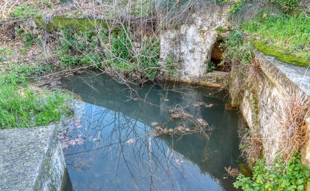 Μαρμάρινη Κρήνη στο Καμάρι