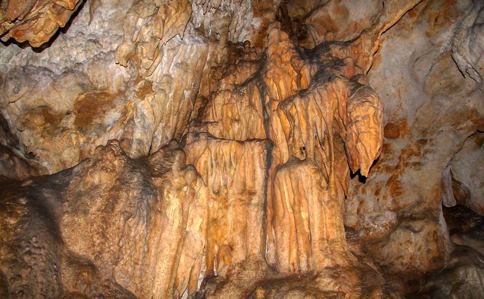 Chamoto Spiliari Cave in Kamaraki 