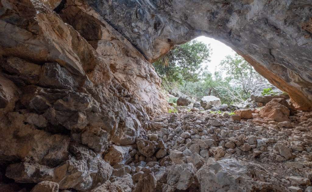 Sarchos Cave